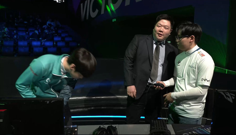 前iG冠军教练带队连虐两豪门 五虎将全冲进韩