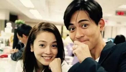 周渝民一家三口首次同框,颜值太高了