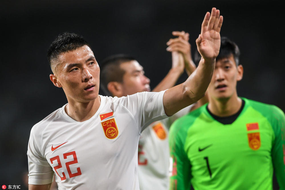 国足锦鲤于大宝扛了90分钟未能破门 用命在拼