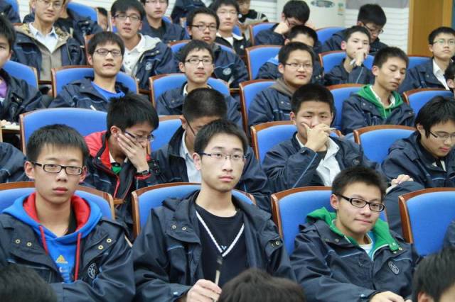 男生青春期"糟蹋"身体的3个行为,容易影响发育,看完得