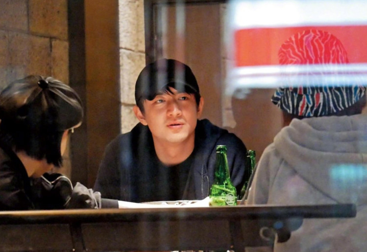 林更新王丽坤烤肉店约会,深夜返回女友家中,粉