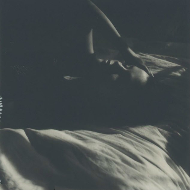 赛琳娜称2019年有很多新的期待,外媒猜测是对