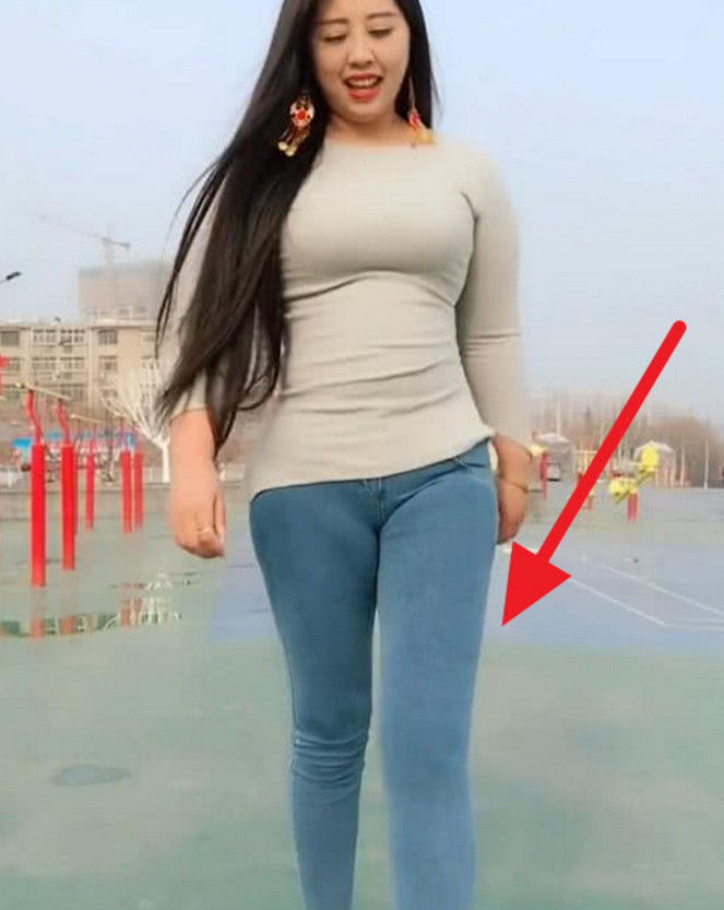抖音"筷子腿女神"一炮走红,看到图四瞬间,网友:勒的紧不紧!