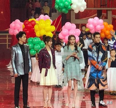 杨紫腿有关晓彤2倍粗,同框惨不忍睹,为啥她这