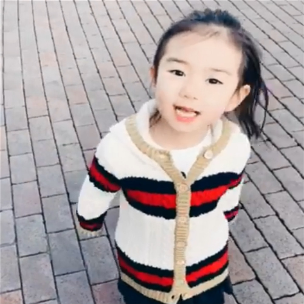 李承铉发布爱女视频,戚薇声音出镜,网友一语道