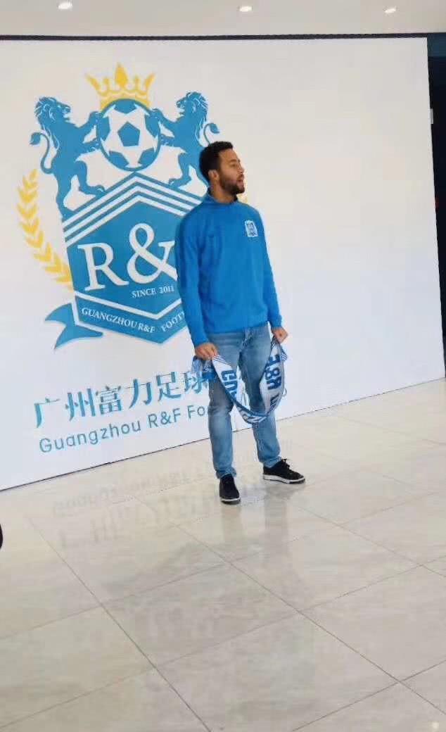 富力官宣穆萨-登贝莱加盟 热刺中场签约3年