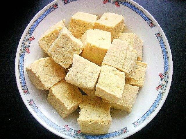 外面冰天雪地的时候,屋里有热气缭绕,白菜炖豆腐的家常香味飘出去很远