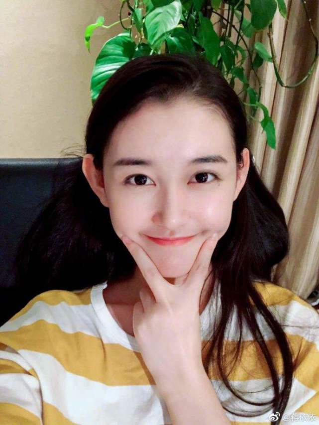 蒋依依素颜丑照