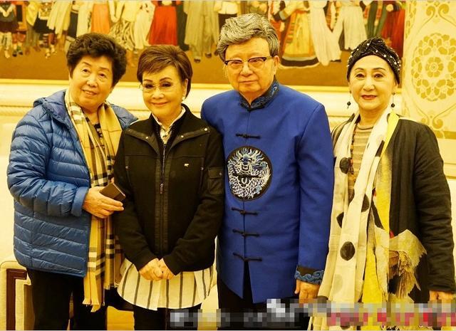 歌坛女神李谷一近照曝光,妆容精致气质凸显,74岁的她