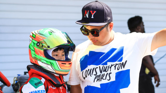 计划投入1000万的父亲怀揣赛车梦 将卡丁车变