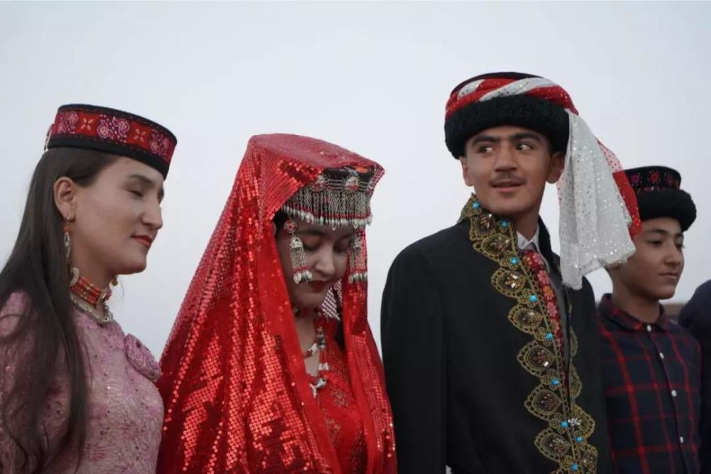 新疆有个地方盛产美女,是全国唯一的白种人,实行族内