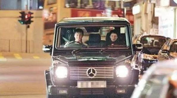 袁咏仪素颜出街给老公买平价内衣,网友评论:为