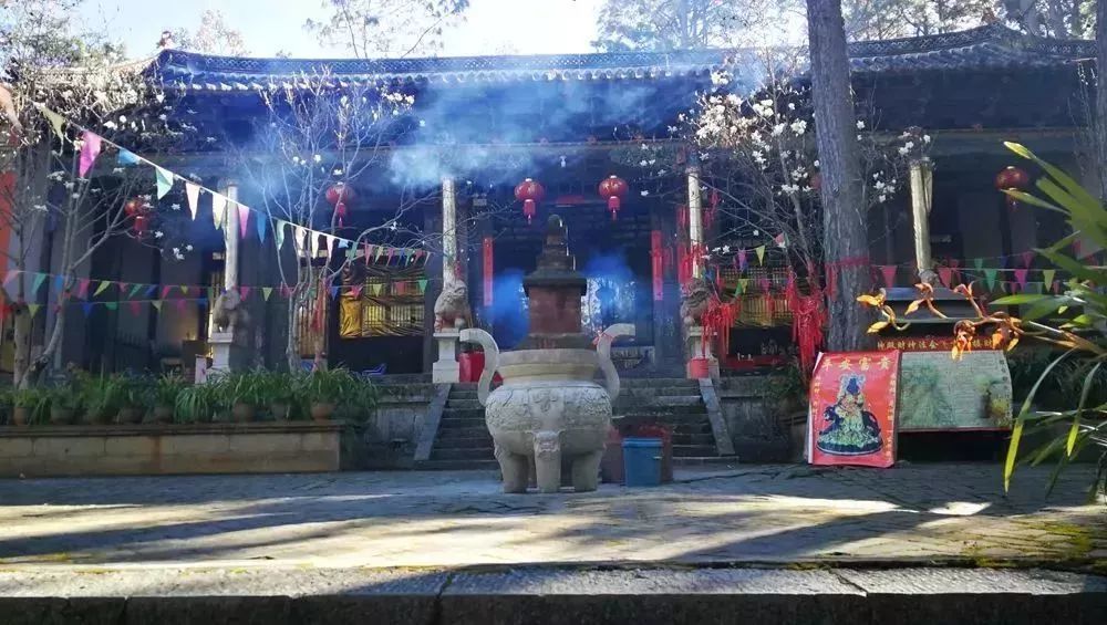 地点:秀山公园白龙寺财神殿