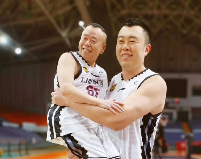 赛后韩德君微博上写道:"21连胜好累……要是在这么加时下去我就要