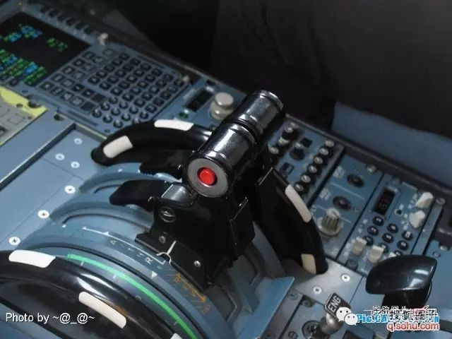 图解飞机驾驶舱