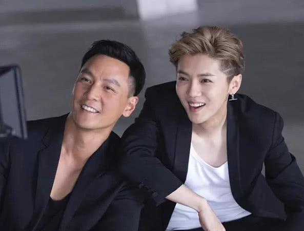 45岁吴彦祖晒近照,发际线后移变M型秃,同框鹿