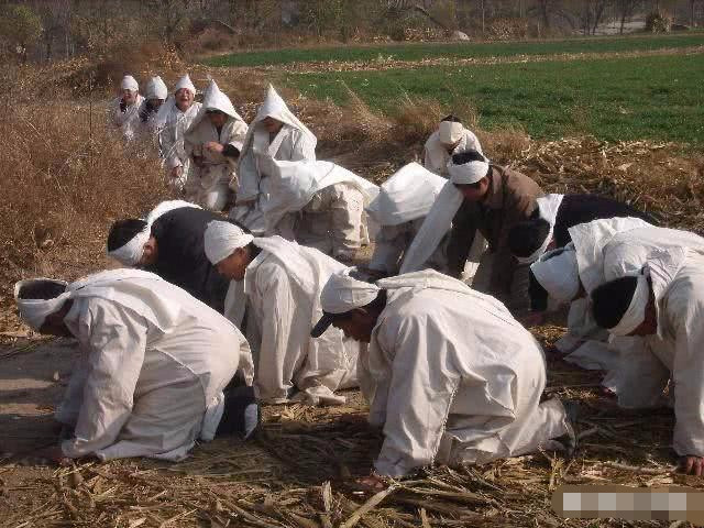 在农村办丧事为什么要磕头?真相揭开,让人不敢相信