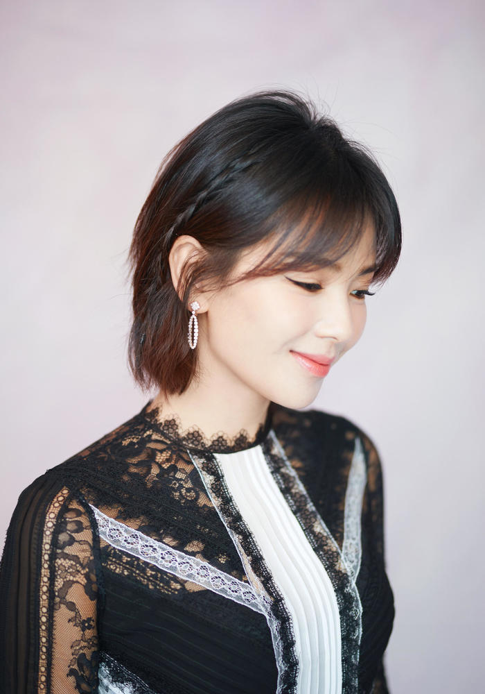 Liu Tao Cut Short Hair Really Age Wearing A Khaki Jacket Is Fresh