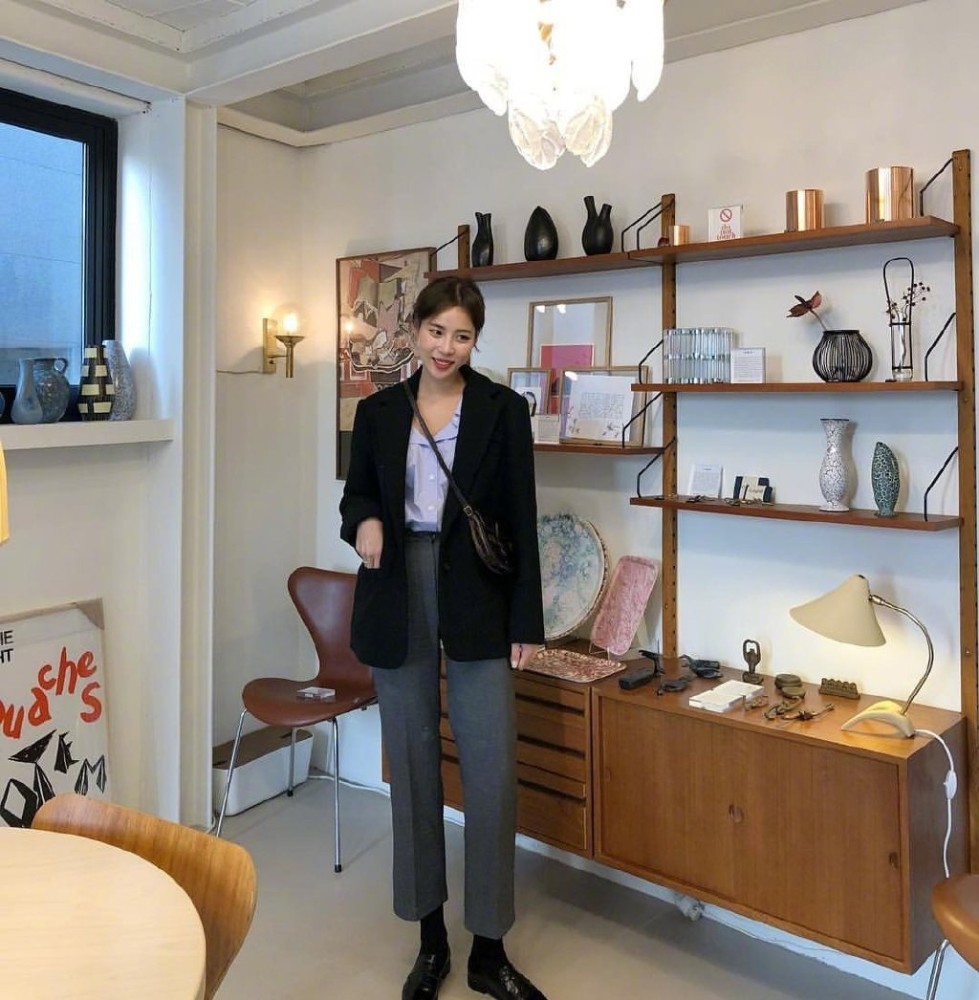 冬季这2件外套最经典!大衣搭阔腿裤小黑裤和牛