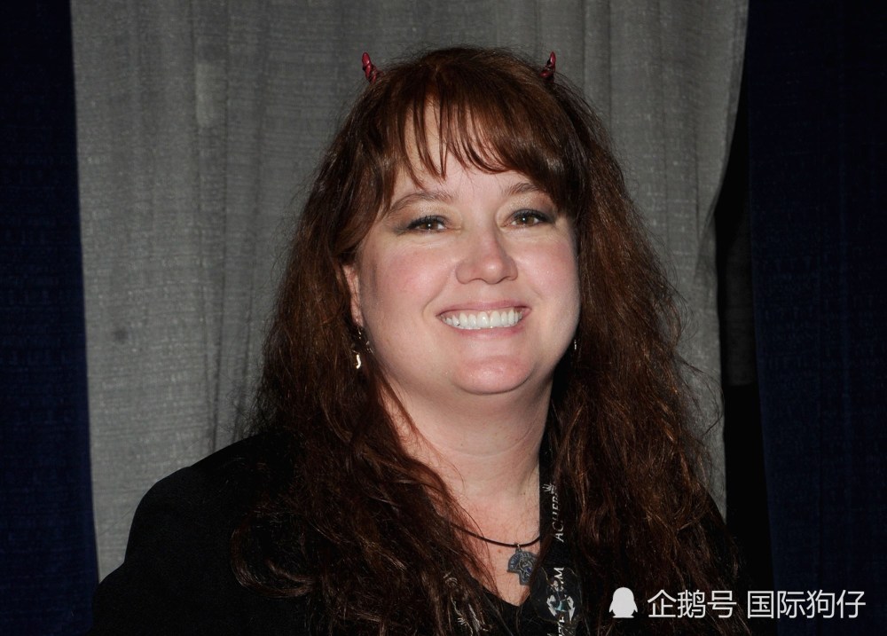 经常莫名头晕呕吐脱发手抖 女作家指控丈夫食