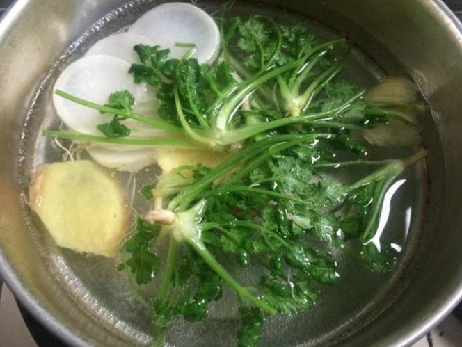 天然的感冒药找到了,白萝卜配此物煮水,治感
