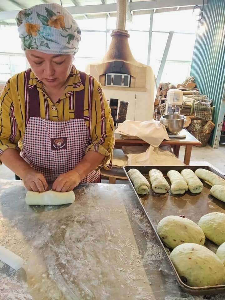 一个原始部落,被台风摧毁,却用面包重生