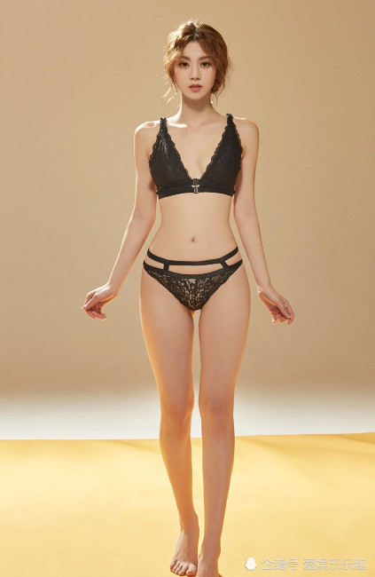 蜂腰美女模特内衣性感写真展,火辣身材一览无余!