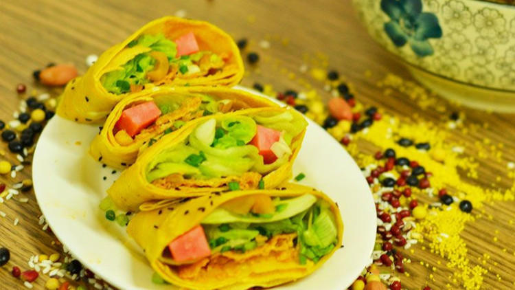 煎饼果子里面的脆皮是怎么做的?