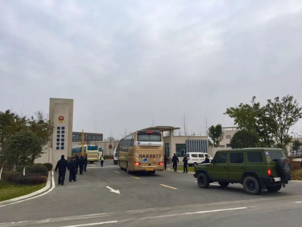 彭州市看守所整体搬迁,动用上千警力全程押解