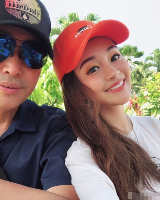 吴秀波引群星公愤怒斥渣男,六六透露实情,金