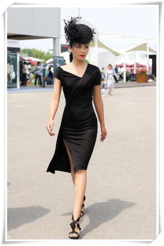 真服了刘涛!冰天雪地穿裙子+凉鞋彩排春晚,敬