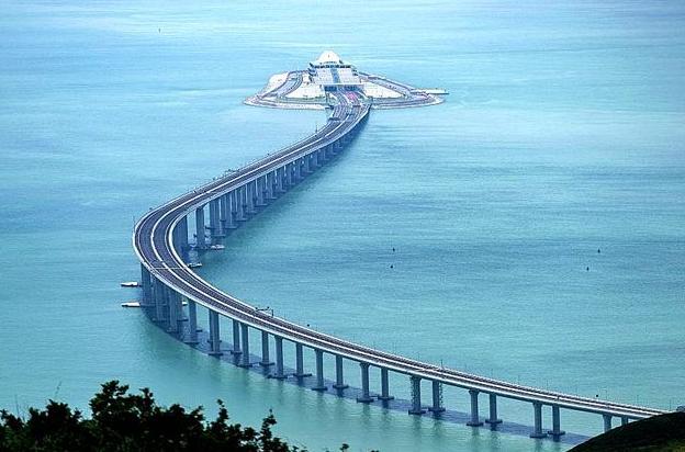 港珠澳大桥建成,加深了香港与大陆的联系,为什