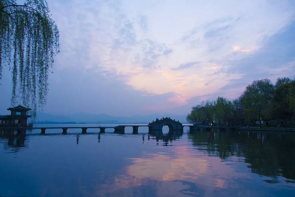 平湖秋月