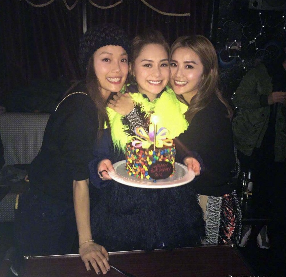 阿娇38岁生日好友送祝福,阿sa为博寿星一笑变趣味魔术