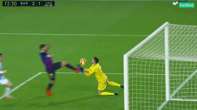 争议!苏亚雷斯冲撞门将进球仍判有效 皇马巴萨