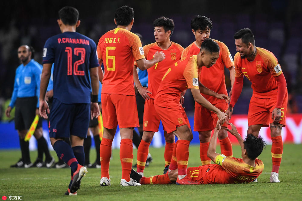 38岁郑智与24岁刘洋同场拼杀 这一胜中国足球等了15年