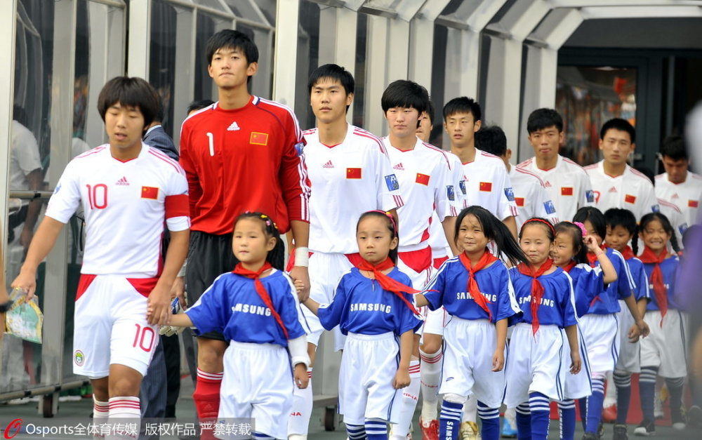 颜骏凌断指情况下踢12强赛 哪怕被绝杀也要平