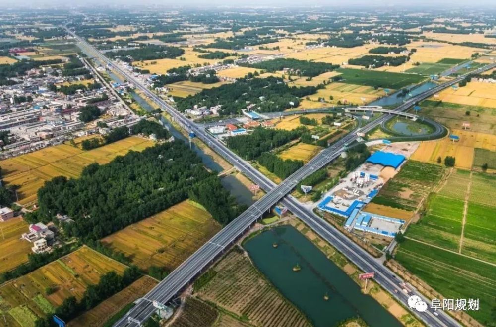 而阜阳直到2001年4月,界阜蚌高速公路一期工程建成通车,才正式进入
