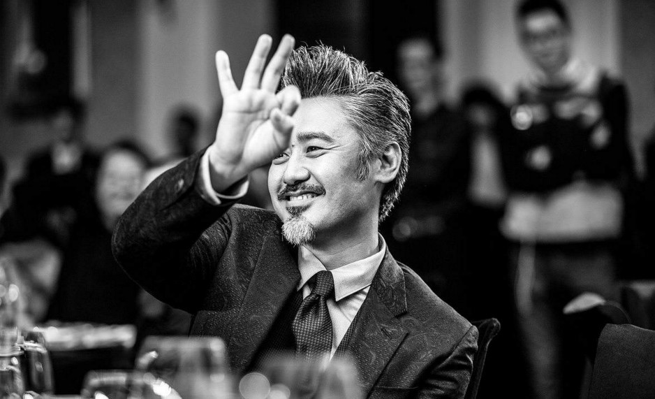 上联:周立波,黄海波,吴秀波,一波三折!下联让人