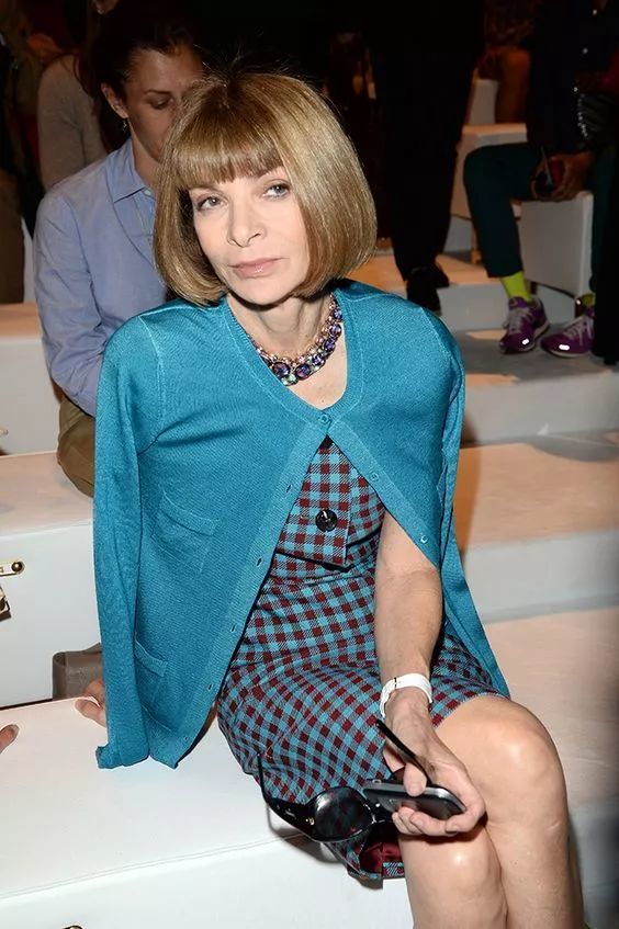 anna wintour的100件连衣裙和一双裸色高跟鞋