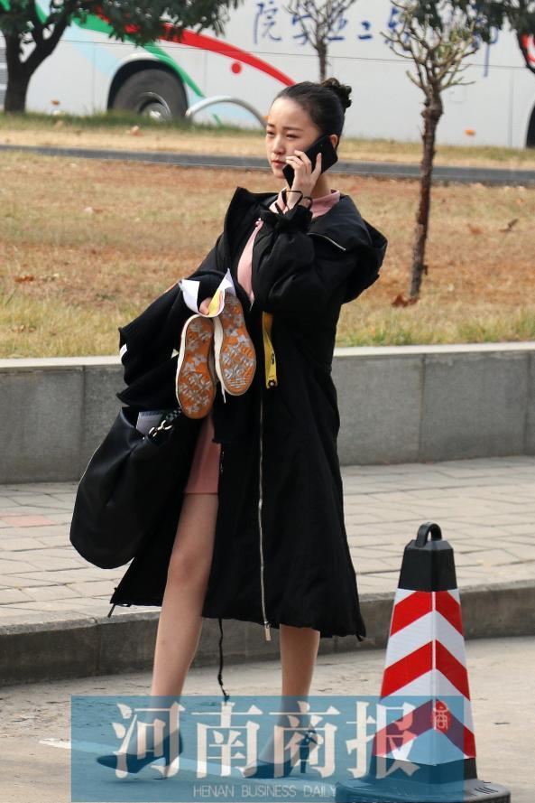 2019河南艺考现场:鞋袜头像中脱男生女生军大2014女生寒风欧美qq图片