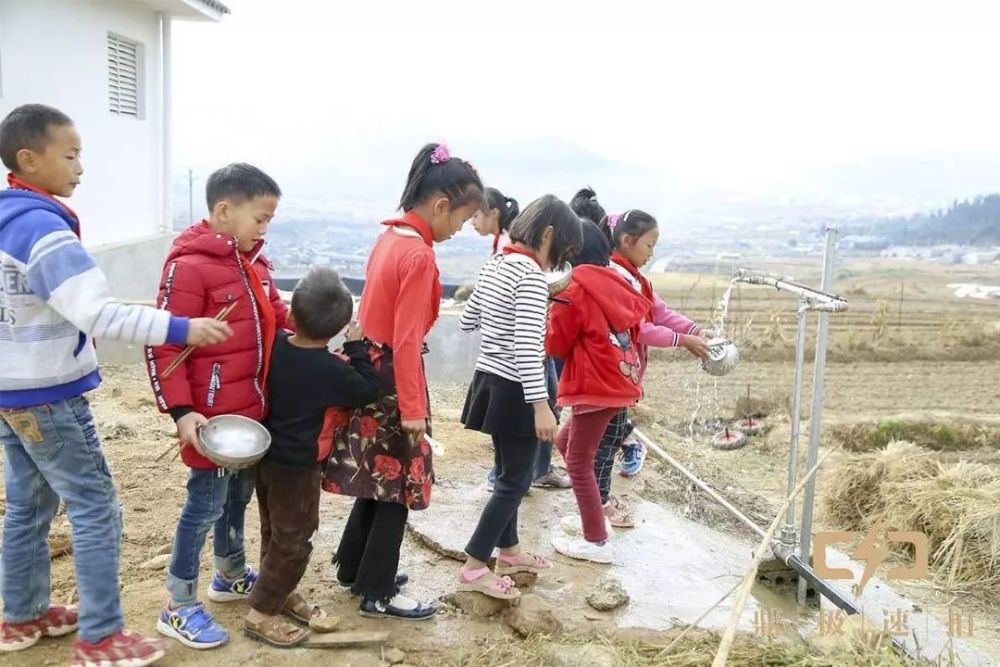 为云南大山的孩子找到139名老师,明星孔维说: