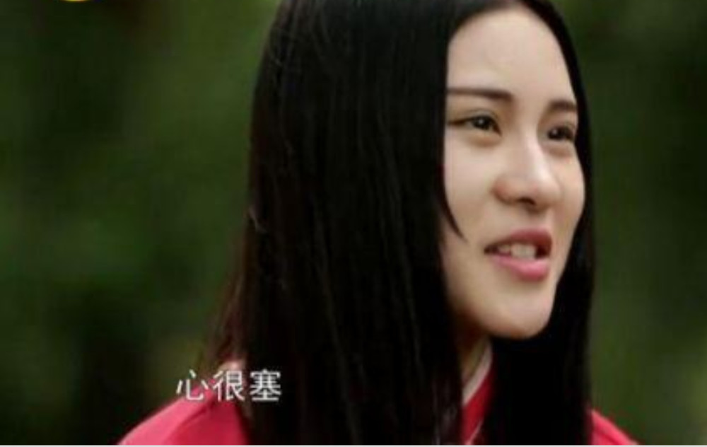 杨馥宇上节目秀身材,穿比基尼闪耀全场,网友调