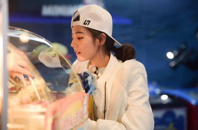 2019年迪丽热巴首档综艺节目曝光,网友:这得要