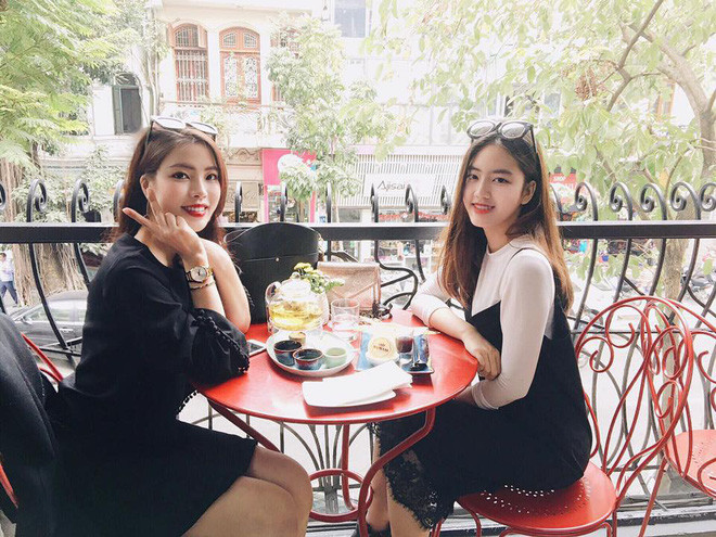 越南空姐在飞机上跳舞走红，网友曝光其社交账号称:应该去选美