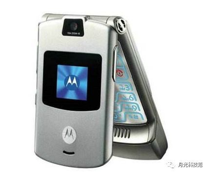 MOTO折叠手机回归经典造型,比三星更加便携