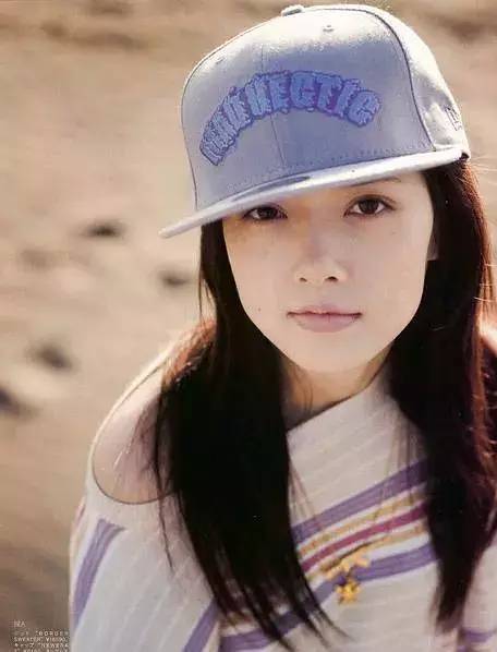 郭碧婷这么多年离不开遮了半张脸的黑长直,全