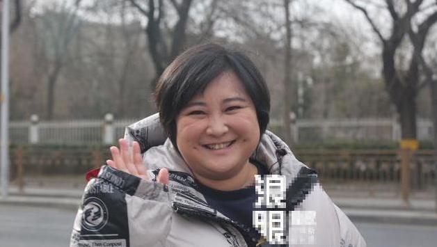 谁说贾玲瘦了?贾玲现身央视春晚三审现场,发福依旧自信登场!