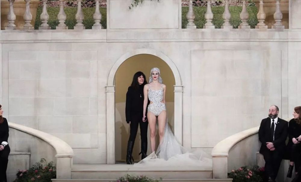 穿高定比基尼结婚 没有老佛爷的香奈儿大秀看什么?