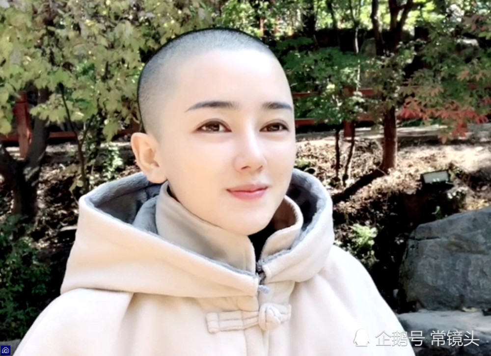 个性美女剃完光头更迷人:疯狂吸粉170万 5家经纪公司